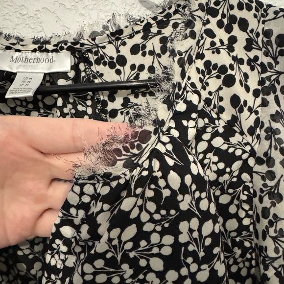 Motherhood Maternity Black‎ and White Floral Patterned Blouse - Picture 3 of 5